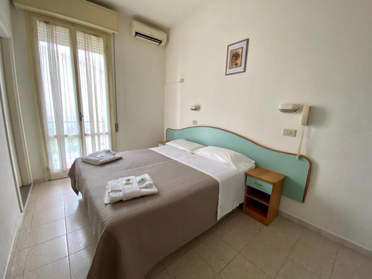 רימיני Hotel Luna Rossa מראה חיצוני תמונה